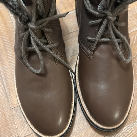 NEW Clarks Shannon Pearl Taupe Leather Lace Up Bootie Boot with Faux Fur Lining - Picture 16 of 17